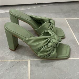 Elegant Women's Green Knotted Heels
